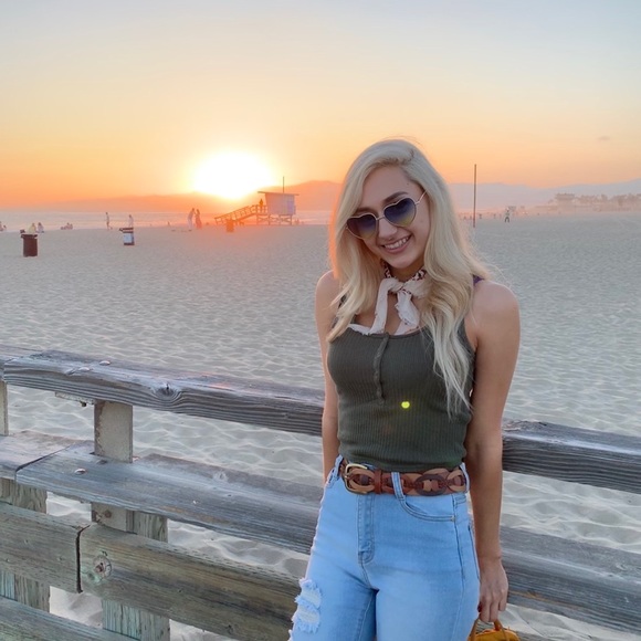 Meet your Posher, Michelle - Picture 1 of 2